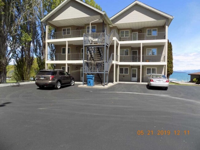 Building Photo - Fully Furnished Condo on Lake - This can be unfurnished