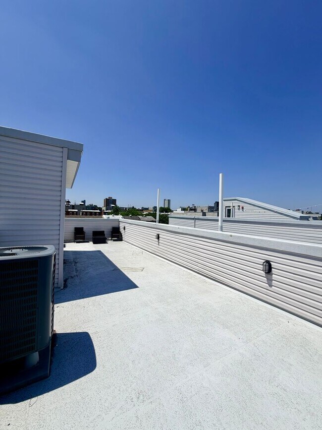 Foto del edificio - 1302 N Marshall St