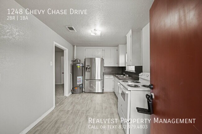 Foto del edificio - 1248 Chevy Chase Dr