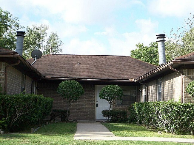Building Photo - 212 Quaker Dr