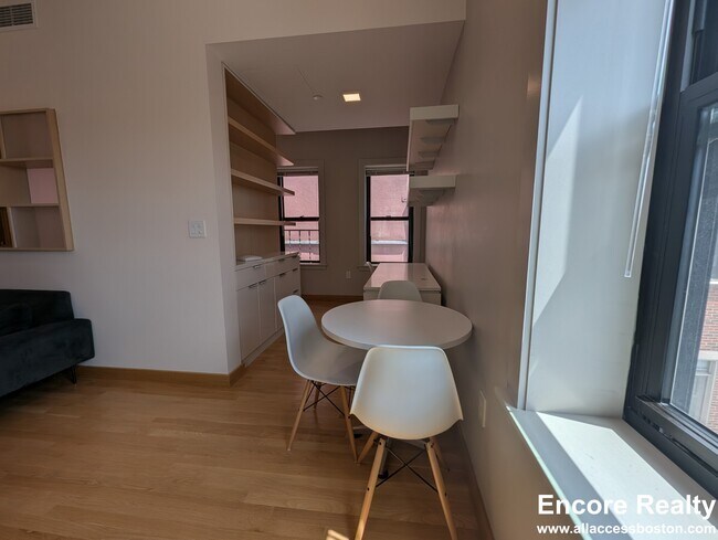 Foto del edificio - 114 Mount Auburn St