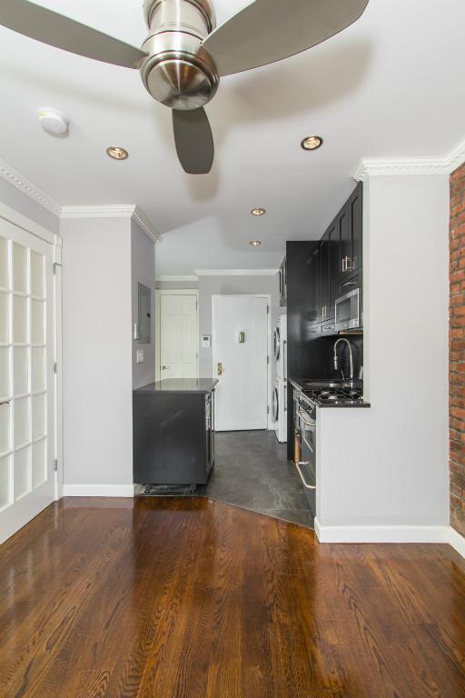 Foto del edificio - 309 E 8th St