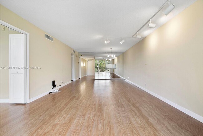 Building Photo - 3351 S Palm Aire Dr