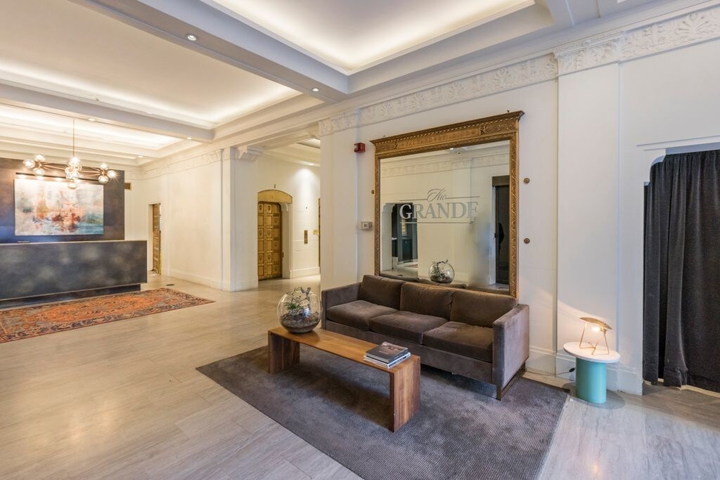 Lobby - 111 S 15th St