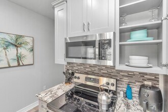 Building Photo - 7823 Gladstone St