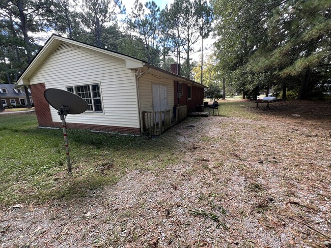 Building Photo - 301 Cobb Dr
