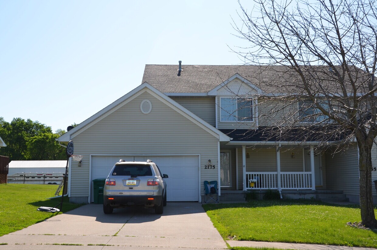 2175 Copper Wynd Dr, Pleasant Hill, IA 50327 Townhome Rentals in