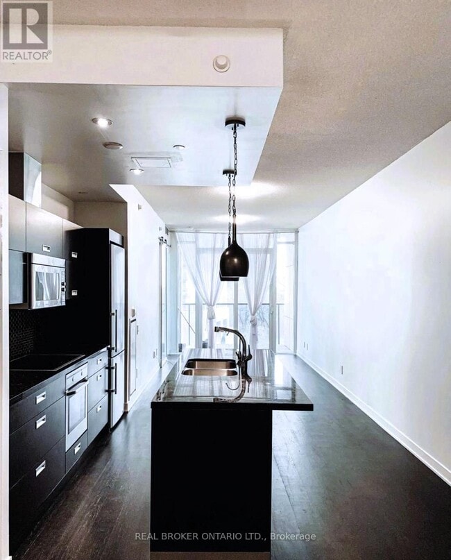 Photo du bâtiment - 88 Park Lawn Rd