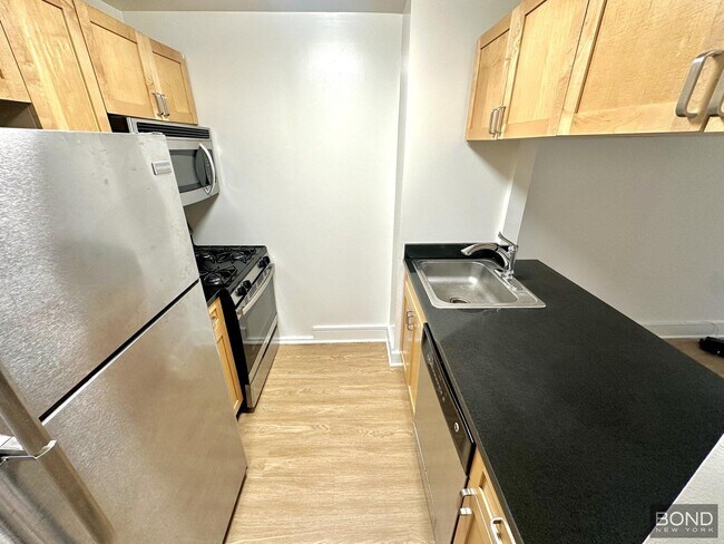 Foto del edificio - 323 W 96th St