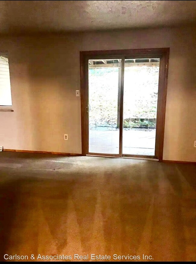 Building Photo - 3 br, 1.5 bath House - 1207 Pine Hollow rd