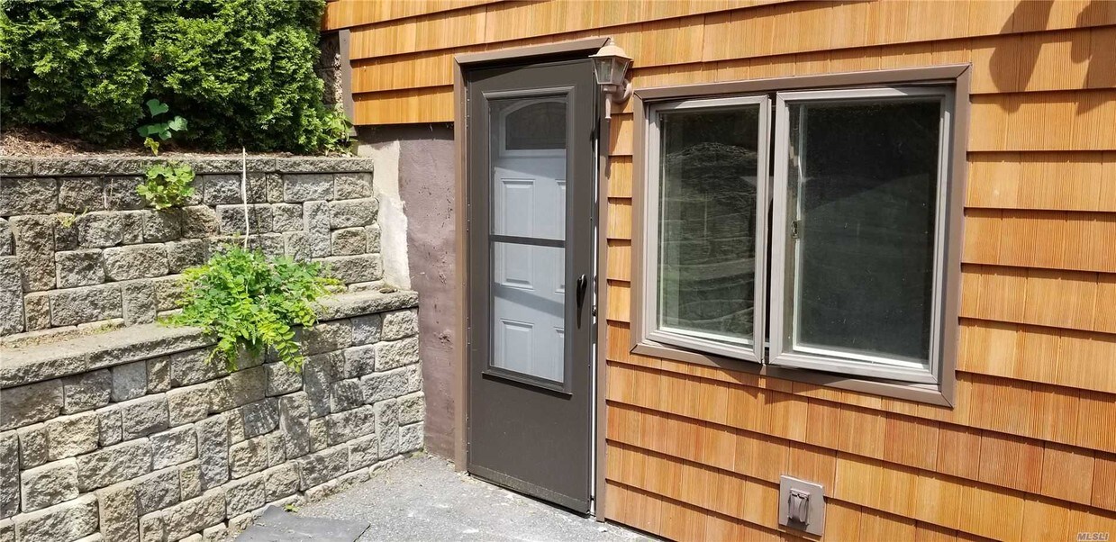 Primary Photo - 29 Vineyard Rd