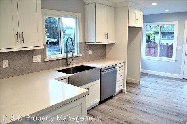 deep farmhouse sink / upgraded appliances - 326 Spar Ave