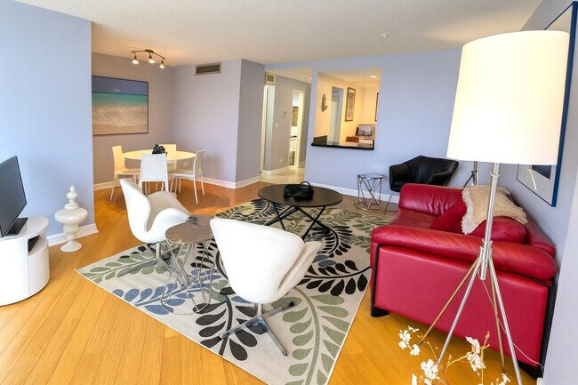 Foto del edificio - 2200 NE 33rd Ave