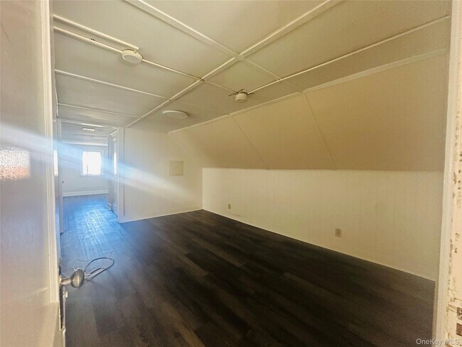 Foto del edificio - 18 Taylor Ave