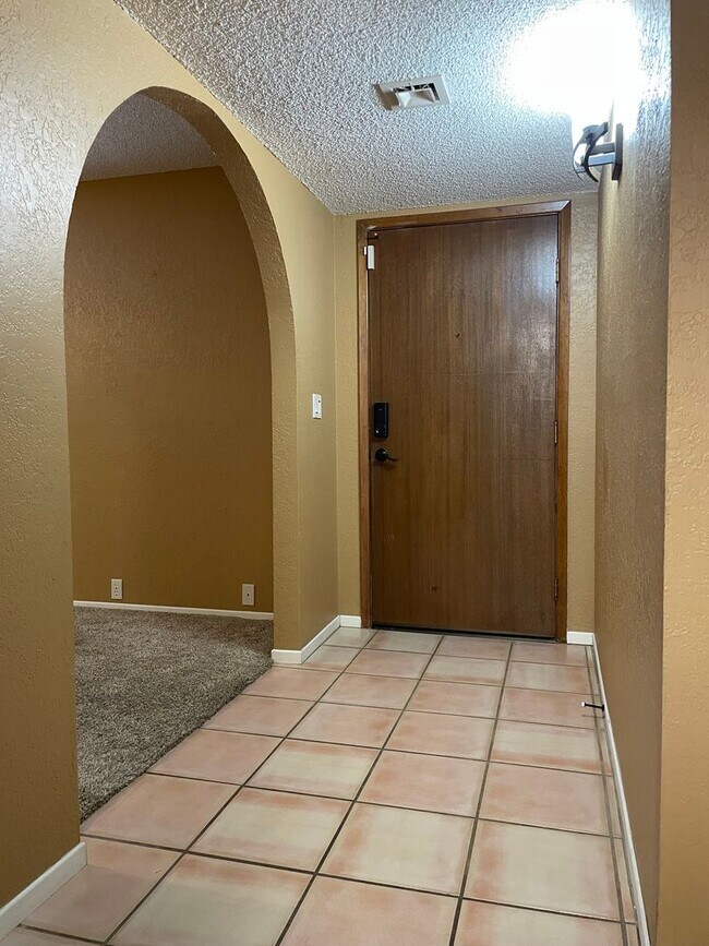 Foto del edificio - OWNER'S SUMMER SPECIAL-$300 OFF first 3 months! Sparkling Pool Home!