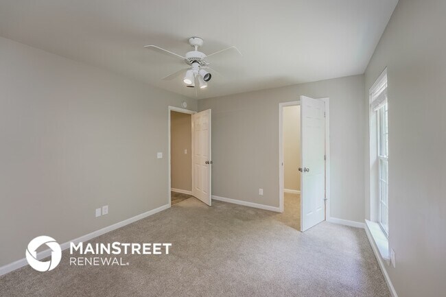 Foto del edificio - 703 Hillside Dr