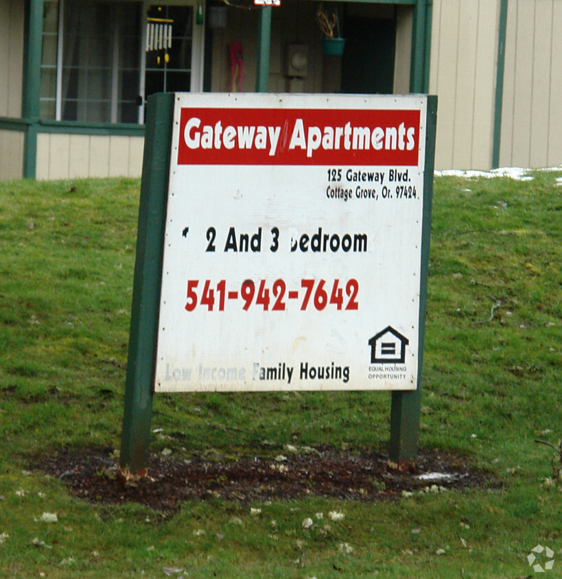 Building Photo - Gateway Apartments