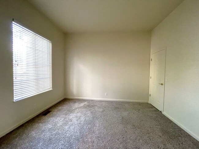 Building Photo - 1115 Waverly Dr