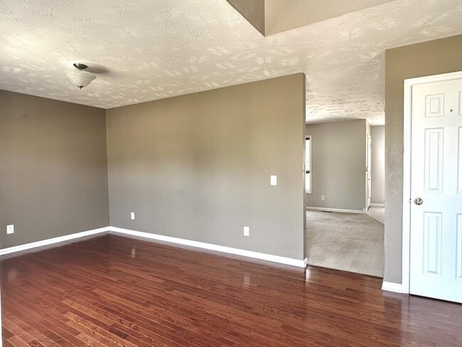 Foto del edificio - 284 Briarwood Pl