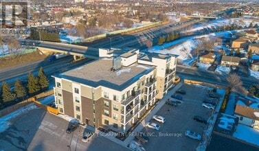 Building Photo - 120-120 Springvalley Crescent