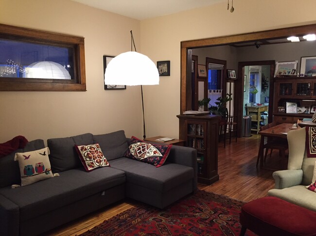 Huge and inviting open concept living room - 509 W 22nd St