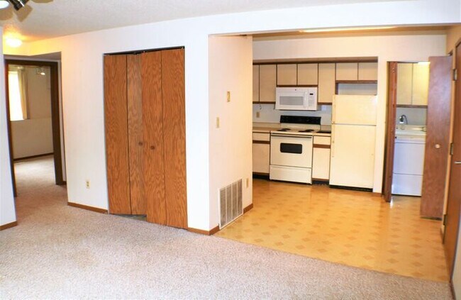 Foto del edificio - $1,125 | 2 Bedroom, 1 Bathroom Condo | Pet Friendly* | Available for August 1st, 2026 Move In!