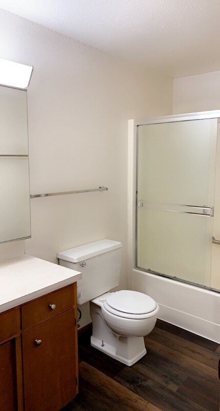 Building Photo - 305 La Villa Dr