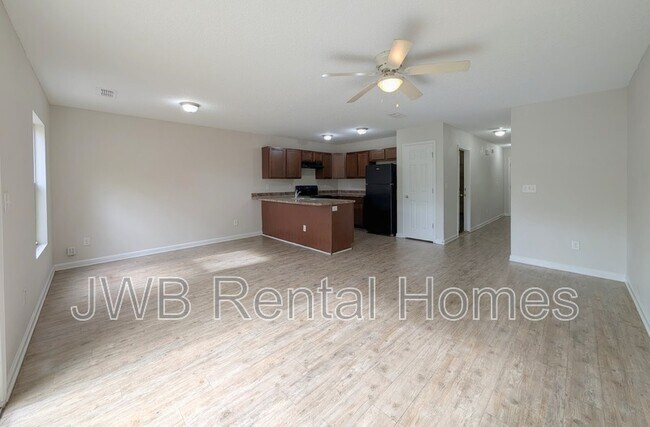 Foto del edificio - 8498 Jasper Ave