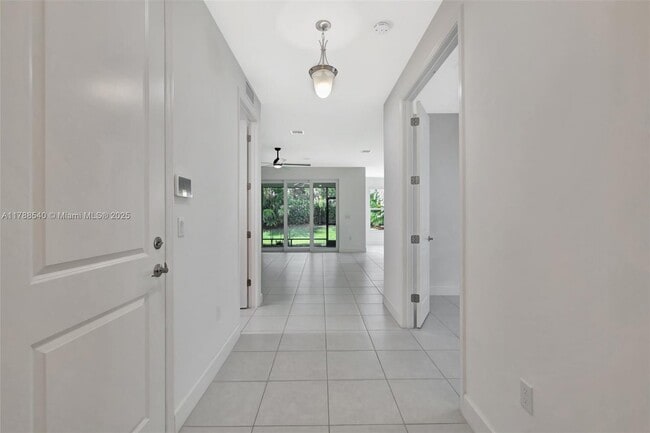 Building Photo - 12756 SW Clear Water Way
