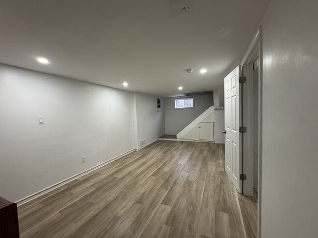 Building Photo - 42 Bloomfield Ave