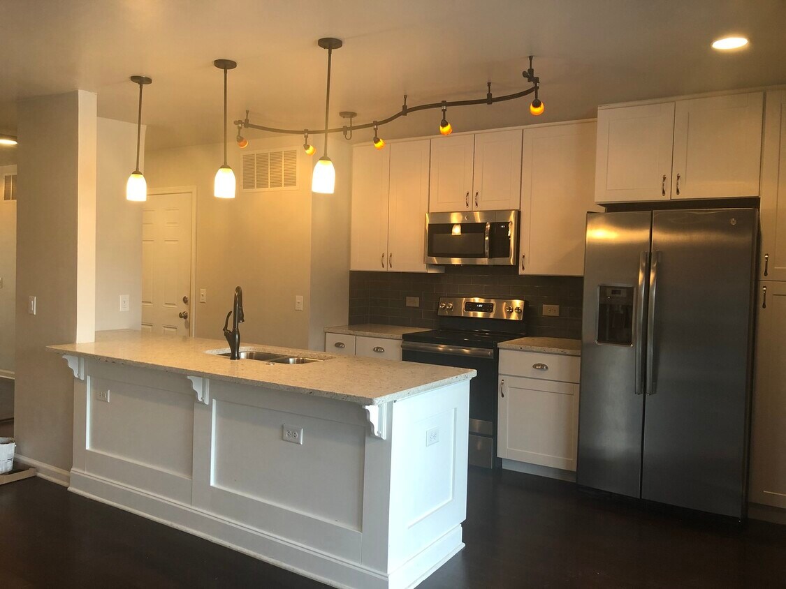Foto principal - 5501 Lakeside Dr