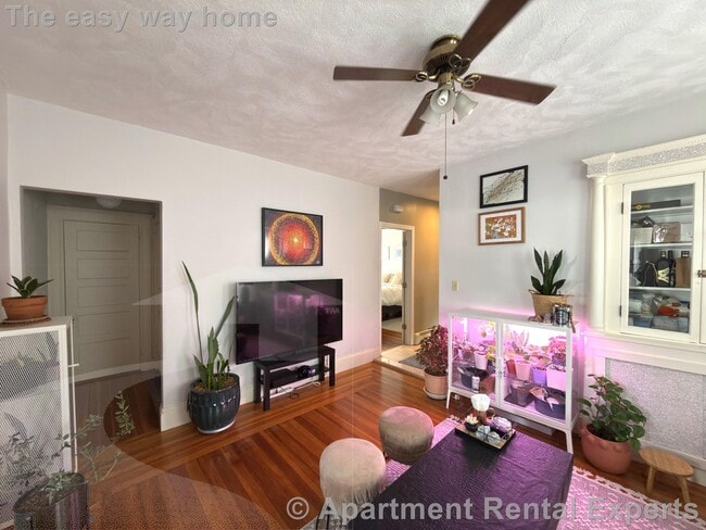 Foto del edificio - 9 Amaranth Ave