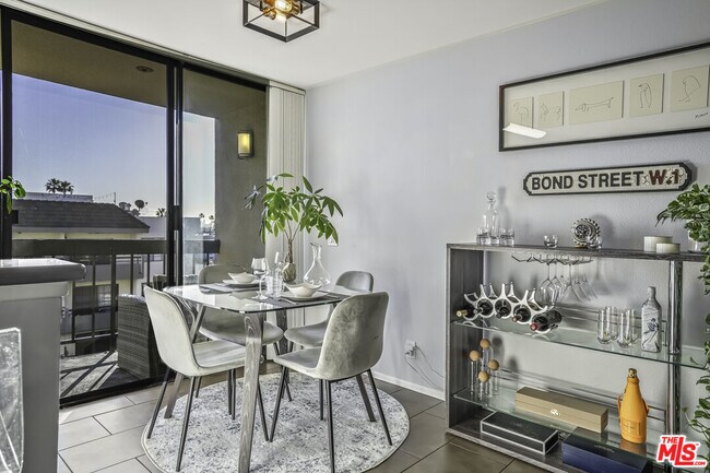Foto del edificio - 7320 Hawthorn Ave