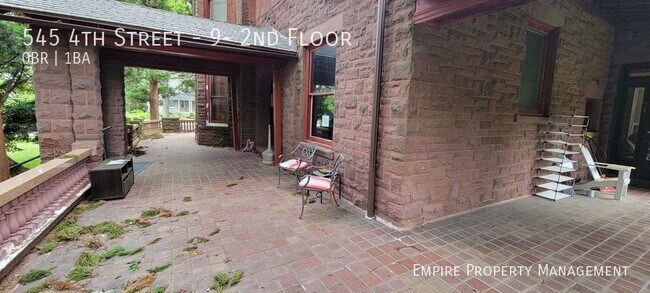Building Photo - 2nd Floor: Studio / 1 Bathroom Apartment i...