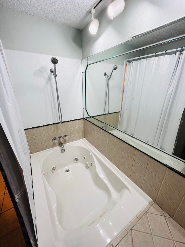 Foto del edificio - 389 Clubhouse Dr