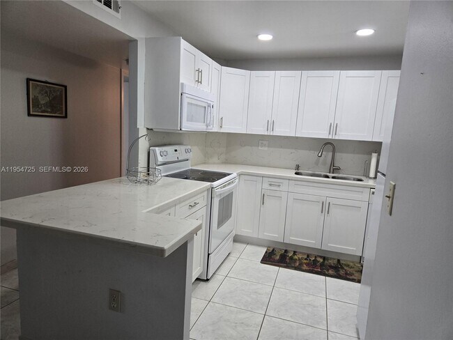 Foto del edificio - 1913 S Ocean Dr