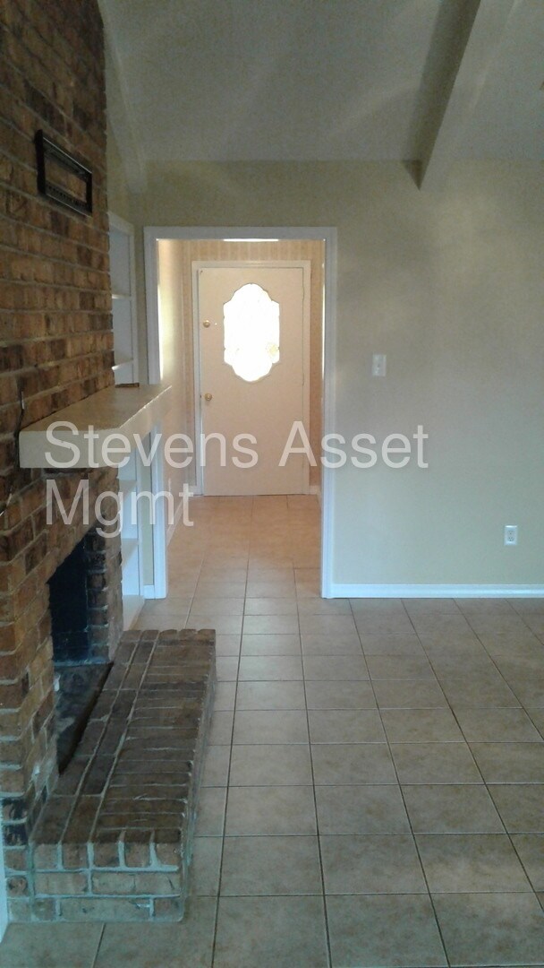 Building Photo - 107 Fountainbleu Dr