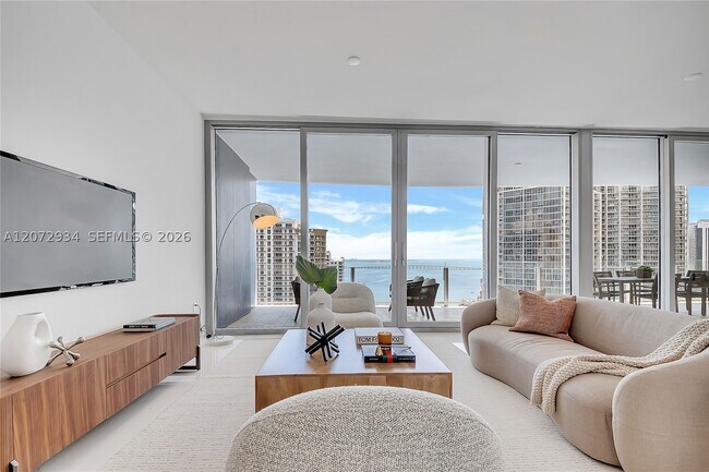 Foto del edificio - 300 Biscayne Blvd