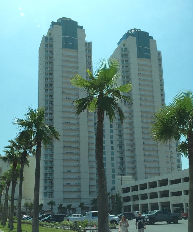 Building Photo - 310 Padre Blvd
