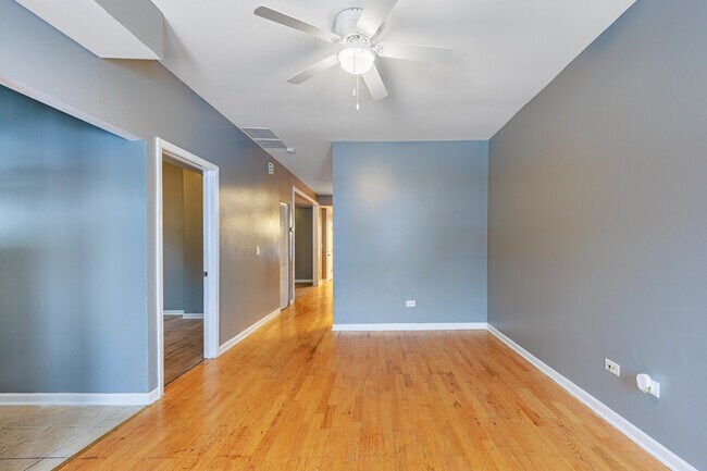 Foto del edificio - 2446 W 69th St