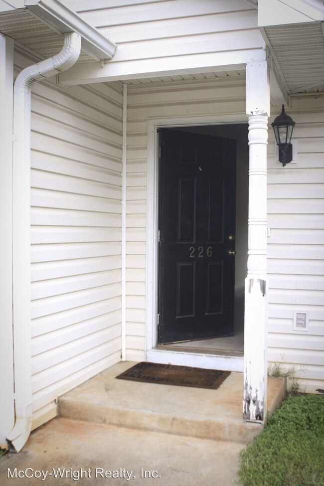 Building Photo - 3 br, 2 bath House - 226 Bridgeview Dr