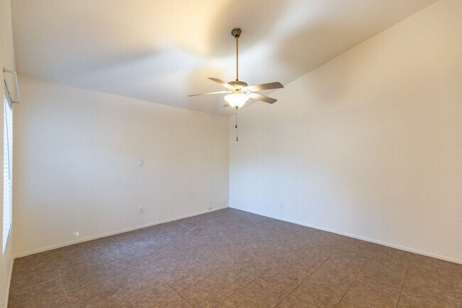 Building Photo - FANTASTIC 2 BEDROOM 2 BATH TOWN HOME IN GA...
