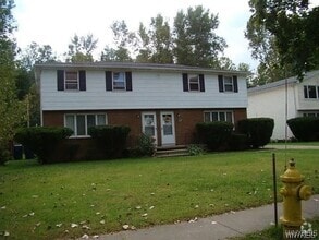 Building Photo - 11 Glenhaven Dr