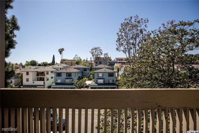 Building Photo - 1950 S Beverly Glen Blvd