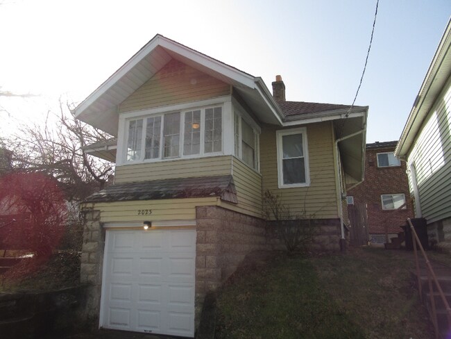 Building Photo - 2023 Lawn Ave
