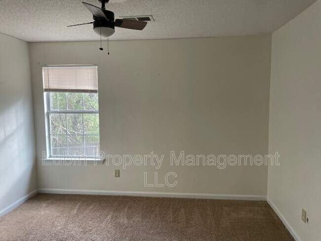 Foto del edificio - 5474 Hidden Meadows Dr