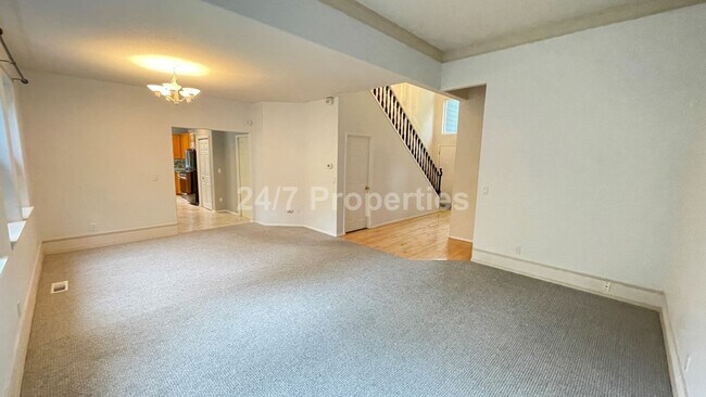 Foto del edificio - Inviting 3 BD | 2.5 BA Home w/ Massive Bac...