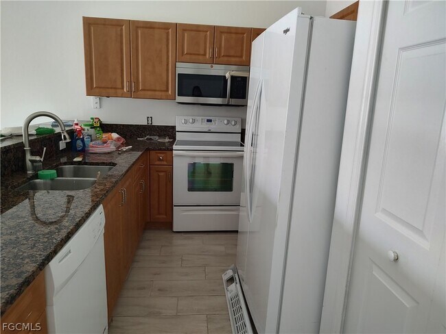 Building Photo - 8521 Oakshade Cir