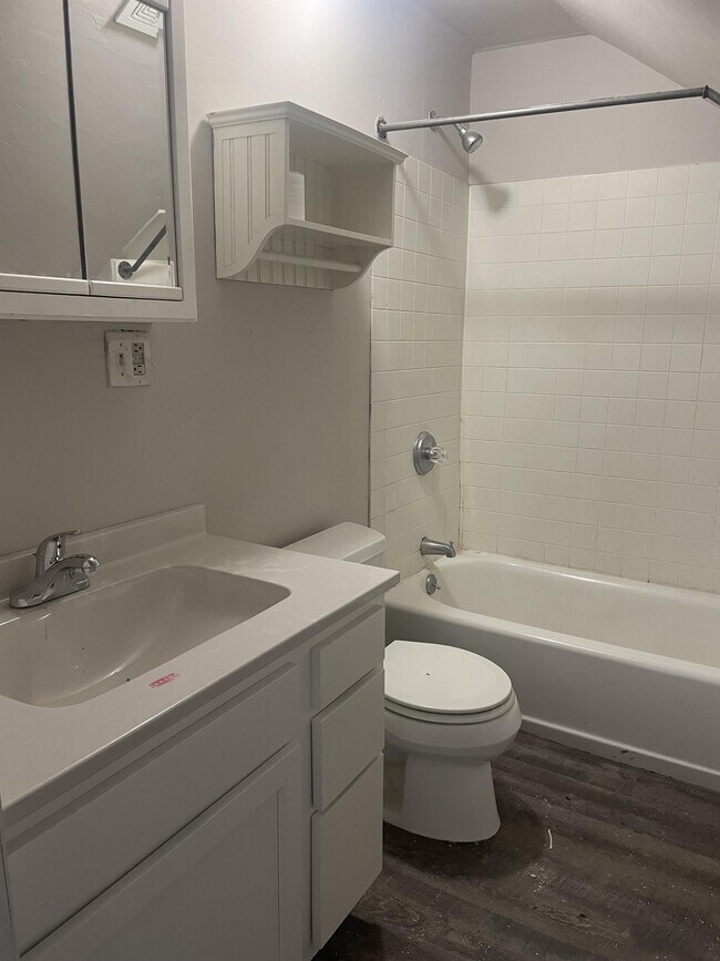 Building Photo - 408 S Clermont St