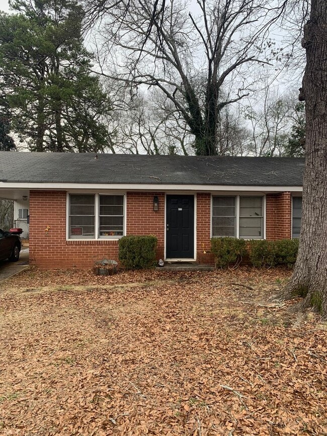 Building Photo - 417-427 Morton Ave